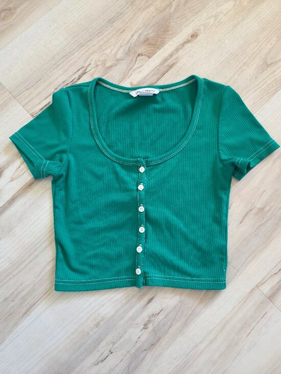 Urban Revivo Tops - Urban Revivo Green Ribbed Knit Button-Up Crop Top Size US 2
